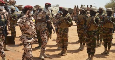 G5 Sahel : Mahamat Idriss Déby galvanise le contingent tchadien à Téra G5 Sahel : Mahamat Idriss Déby galvanise le contingent tchadien à Téra